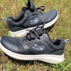 Sketchers lite-weight air cooled memory foam shoes